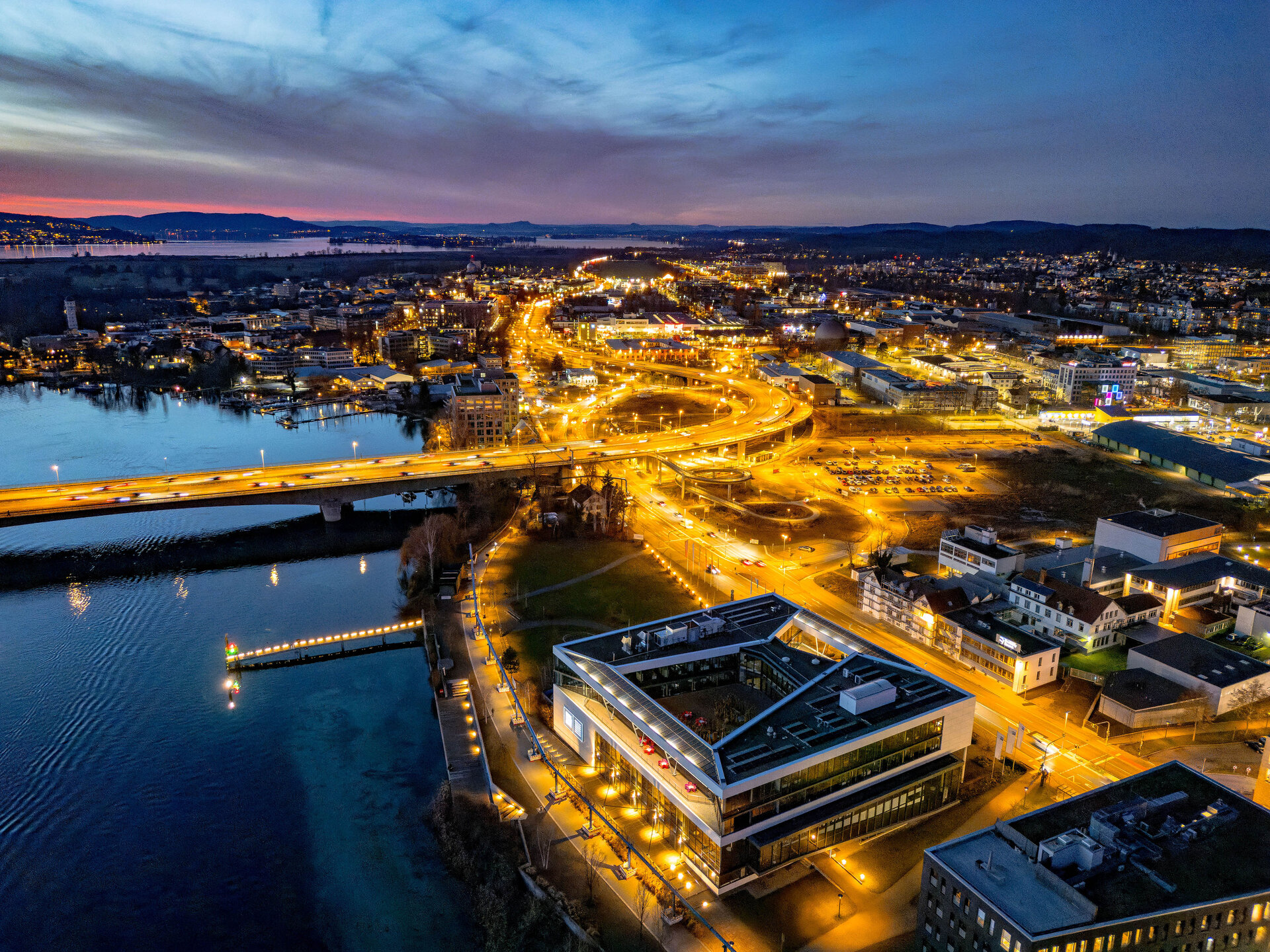 konstanz-seerhein-bodenseeforum-ihk-industriegebiet-schaenzlebruecke-luftbild-abend-07-copyright-mtk-achim-mende (1)
